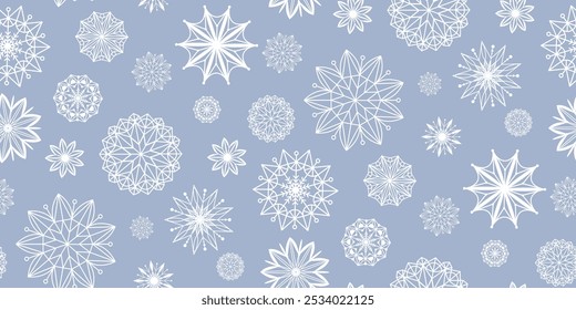 Copos de nieve blancos que caen sobre fondo pastel delicado. Patrón de nieve de invierno sin fisuras con cristales de diferentes Formas y tamaños. Impresión calada de los copos de nieve para el papel de embalaje de las Navidades, tela, materia textil
