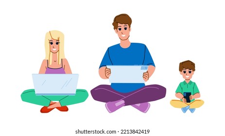 familia usando vector de tecnología. padre madre, usando hogar, tecnología de internet, tablet child, computadora, laptop, familia juntos usando personaje de tecnología. ilustración de dibujos animados planos de personas