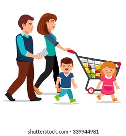 Familia caminando con carro de compras lleno de comestibles. Padres jóvenes, madre y padre con su hijo e hija. Ilustración vectorial de estilo plano aislada en fondo blanco.