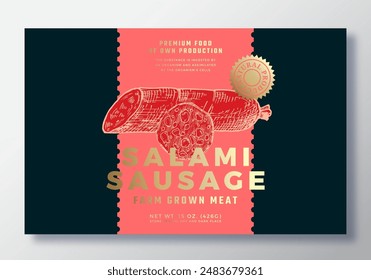 Plantilla de diseño de etiqueta de embalaje de Vector de alimentos de carne cultivada en granja. Anuncio moderno de la tipografía, silueta dibujada a mano del boceto de la salchicha del salami. Diseño de fondo de papel de color con lámina dorada. Aislado