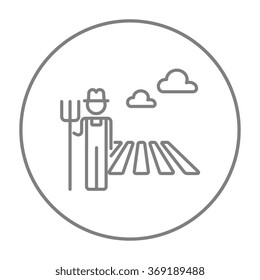 Granjero con icono de línea de horquilla.