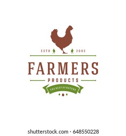 Ilustración vectorial de la plantilla del logotipo del mercado de los agricultores. Diseño de logotipo o placa para agricultores. La moderna granja de productos naturales orgánicos silueta de alimentos.