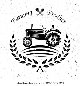 Fabricante de emblema monocromo vectorial del producto, etiqueta, placa o logotipo en estilo vintage con tractor en segundo plano con texturas de grunge extraíbles