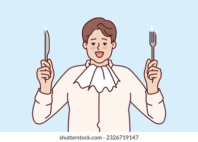 Un hombre gordo con servilleta alrededor del cuello sostiene tenedor y cuchillo y se prepara para una abundante cena y comida. Un hombre hambriento gracioso se regocija por la oportunidad de comer comida por el concepto de comer demasiado y luchar contra la obesidad