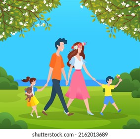 Padre, madre, hija e hijo caminando al aire libre. Feliz hijo de familia pasa tiempo juntos. La gente camina el día de verano en el parque de la ciudad con árboles verdes. Agradable actividad de ocio familiar, pasatiempo conjunto