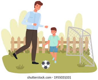 Padre con hijo juega al fútbol en el campo. Hombres corriendo tras la pelota. La familia descansa activamente