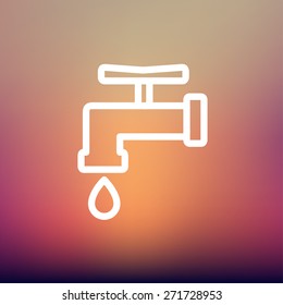 Faucet con el icono de gota de agua línea delgada para web y móvil, moderno diseño minimalista plano. Icono blanco vectorial en el fondo de malla gradiente.