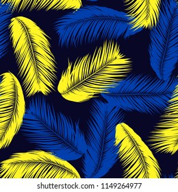 Feathers Seamless Pattern. Tropical Background. Jungle Foliage in Pastel Color Design. Abstract Exotic Wallpaper with Palm Leaves. Pink Feathers for Design, Cloth, Fabric, Textile. EPS10 Vector.