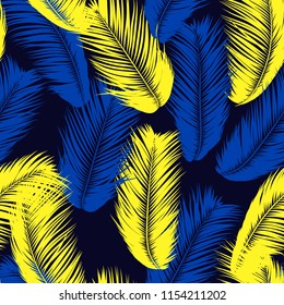 Feathers Seamless Pattern. Tropical Background. Jungle Foliage in Pastel Color Design. Abstract Exotic Wallpaper with Palm Leaves. Pink Feathers for Design, Cloth, Fabric, Textile. EPS10 Vector.