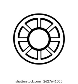 Cuenta con un llamativo emblema geométrico circular, que evoca símbolos antiguos. El diseño utiliza un fondo transparente. El símbolo del sol negro enfatiza la simplicidad.