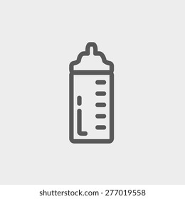 Línea delgada del icono de la botella de alimentación para la web y móvil, diseño moderno minimalista plano. Icono vector de gris oscuro sobre fondo gris claro.
