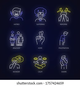 Fühlen Sie Neonlichtsymbole gesetzt. Soziale und moralische Emotionen. Behandlung psychischer Störungen. Positive Einstellung. Zeichen mit äußerer Glühwirkung. Vektor-einzelne RGB-Farbillustrationen