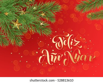 Feliz Ano Nuevo Spanisch Frohe Weihnachtstext Gruß kalligraphische Schrift. Dekorativer roter Hintergrund mit goldenem Weihnachtsgeschmack von goldenen Sternenbällen und Ästen von Weihnachtsbaumen 