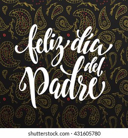 Feliz Dia del Padre vector greeting card text. Father Day gold paisley pattern. Spanish hand drawn golden calligraphy flourish lettering. Black background wallpaper.