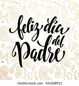 Feliz Dia del Padre vector greeting card text. Father Day gold paisley pattern. Spanish hand drawn golden calligraphy flourish lettering. White background wallpaper.