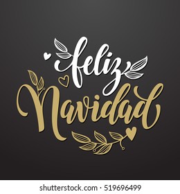 Feliz Navidad spanischer Text für Frohe Weihnachtsgrußkarte. Goldenes kalligrafisches Buchstabierdesign mit blühender Dekoration und Herz auf schwarzem Hintergrund