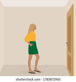 Personaje femenino en una habitación vacía frente a la puerta