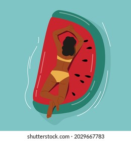 Personaje femenino flotando en una colchoneta inflable en forma de sandía disfrutando de vacaciones de verano. Resort o Hotel Summertime Relájese en la piscina, el océano, el mar. Ilustración del vector de dibujos animados
