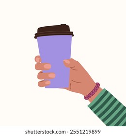 Mano femenina que sostiene la taza de papel con café o té. Bebida caliente de la mañana. Ilustración vectorial dibujada a mano aislada sobre fondo blanco. Estilo de dibujos animados planos modernos.