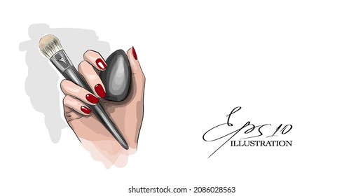 Mano femenina con esponja de maquillaje y pincel de diseño 