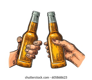 Manos masculinas y femeninas sujetando y secando botellas de cerveza abiertas. Ilustración vectorial vintage de grabado en color para web, afiche, invitación a fiesta. Aislado sobre fondo blanco.