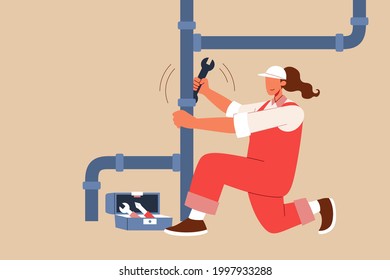 Funcionan fontaneras. Ilustración de estilo plano de la plomera de la niña en ropa de trabajo que fija el tubo de suministro de agua por llave. Concepto de mujer en el trabajo