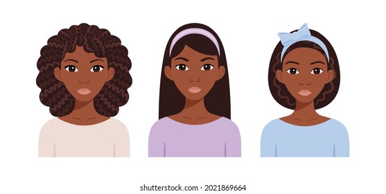 Familias mujeres. Retrato de madre negra africana, hermana, hija. Hermosos personajes adultos, jóvenes, adolescentes con rizos y estilo de cabello recto. Estilo de caricatura plana. Avatar para la dama de moda. Vector.