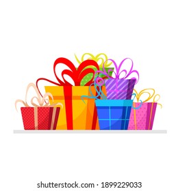 elemento de diseño festivo en pila o pila de gran variedad de cajas de regalo y paquetes actuales. Gran pila de coloridas cajas de regalo envueltas. montón de regalos, sorpresas. aislado en fondo blanco 