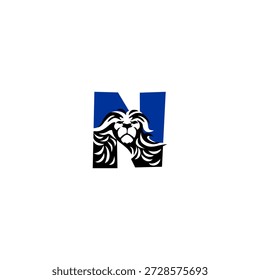 Cabeza de león feroz con melena dinámica formando la letra N del alfabeto. Perfecto para Equipos deportivos, marcas de juegos e identidades de logotipos agresivos.