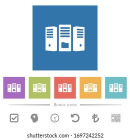 Iconos blancos planos del servidor de archivos en fondos cuadrados. 6 iconos de bonificación incluidos.