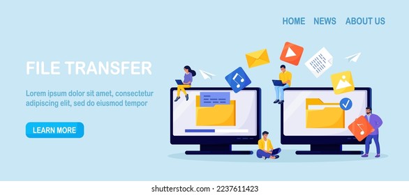 Transferencia de archivos. Dos equipos con carpetas en pantalla, documentos transferidos. Copiar archivos, intercambio de datos, copia de seguridad. Guardando el documento en el almacenamiento. Migración de datos digitales entre dispositivos. Personas que comparten archivos