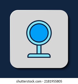 Esquema relleno Icono de espejo de maquillaje redondeado aislado en fondo azul.  Vector