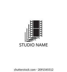 The film roll arrangement logo design is inspired by the word FPS (Frame Per Second). This logo is very suitable as the identity of a studio, cinema, video service, videography equipment sales shop.