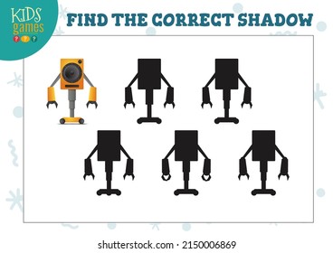 Encuentra la sombra correcta para un lindo robot de dibujos animados, un mini juego educativo para niños en edad preescolar. Ilustración de vectores con 4 siluetas para la prueba de correspondencias de sombras
