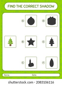 Encuentra el juego de sombras correcto con árbol de navidad. hoja de trabajo para niños de preescolar, hoja de actividades para niños
