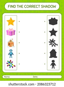 Finden Sie das richtige Schattenspiel mit Weihnachtssymbol. Arbeitsblatt für Vorschulkinder, Kinderaktivität