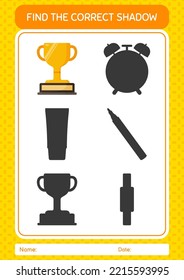 Encuentra el juego de sombras correcto con trofeo. hoja de trabajo para niños de preescolar, hoja de actividades para niños