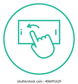 El dedo tocando el icono de la línea del smartphone.
