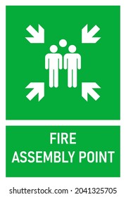 Señal verde del punto de ensamblaje del fuego. Imagen de cliente aislada en fondo blanco