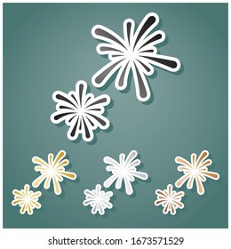 Signo de Firework. Conjunto de íconos metálicos con gradiente gris, dorado, plata y bronce con contorno blanco y sombra en fondo viridán. Ilustración.
