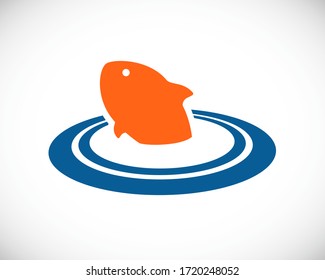 Fisch auf dem Logo des Wasserwellenkonzepts