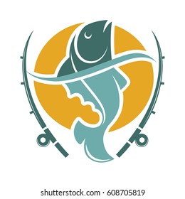 Plantilla del logotipo del tiempo de pesca con peces y ganchos aislados en blanco. Ilustración vectorial del animal de nado en el agua sobre un círculo amarillo redondo y dos largas rieles. Plantilla de logotipo de criatura del río