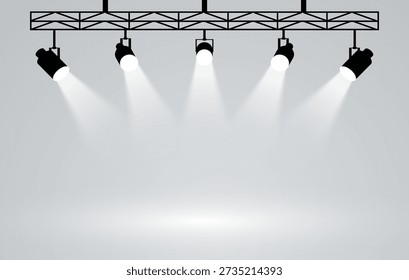 Cinco focos de estudio brillan en el escenario del espectáculo. Concepto de presentación.