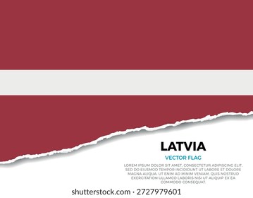 Bandera de Letonia. Creativo efecto de borde de papel rasgado sobre fondo transparente con irregularidades irregulares. Una apariencia tridimensional con sombras realistas, como si hubiera sido rasgada para revelar una superficie blanca debajo