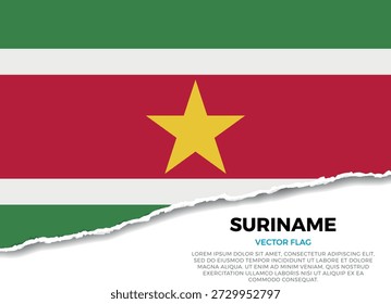 Bandera de Surinam. Efecto de borde de papel rasgado creativo sobre fondo transparente con irregularidades irregulares. Una apariencia tridimensional con sombras realistas, como si hubiera sido rasgada para revelar una superficie blanca debajo