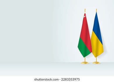 Die Flaggen von Belarus und der Ukraine stehen auf dem Flaggenstand und treffen sich zwischen zwei Ländern. Vektorvorlage.