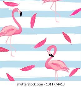 Flamenco y plumas de color rosa con rayas de fondo sin patrón. Diseño de póster tropical. Verano y vacaciones de fondo. Fondo de pantalla, tarjeta de invitación, diseño de Ilustración vectorial de impresión textil