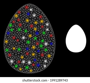 Huevo de malla de carne con manchas de luz de colores. Marco vectorial de constelación creado a partir del pictograma de huevo. Huevo de malla de la constelación de espuma, sobre un fondo negro.