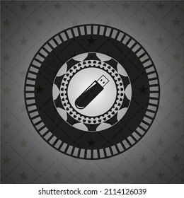 icono de la unidad flash dentro del emblema negro de estilo retro. 
