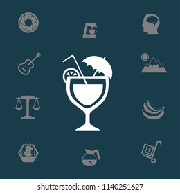 Flat coctail icon.